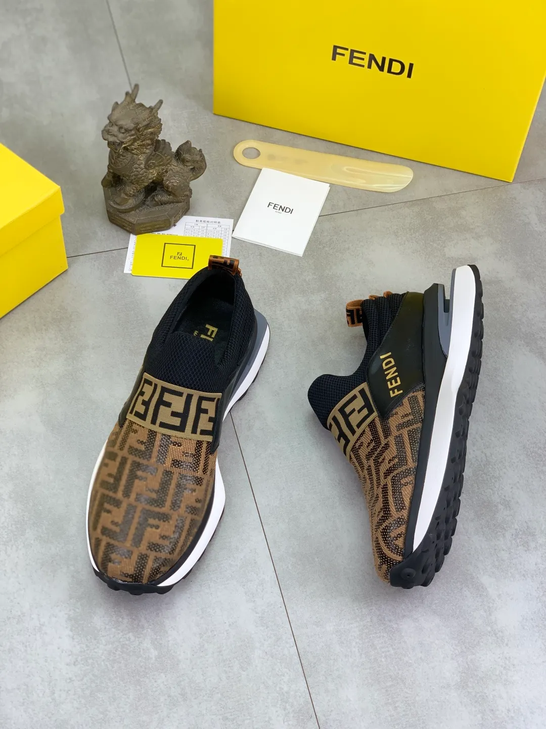 ​Men's shoes 💰P440 💰【New】Little monster 🆘 New FENDI 🕶️🕶️Simple routing effect, showing an elegant and cool driving shoe 🎬Using imported calfskin + first-layer pigskin lining🐂Excellent material🎬Detailed workmanship 🤗Comfortable foot feel➰➰. ​Pair it with any outfit to show your taste and temperament, low-key luxury ♻️Design ​simple and elegant ​noble and fashionable 🍃​Very loved and favored by trendy men 💓❤️size: 38-44 (45 customized) 3️⃣colors available